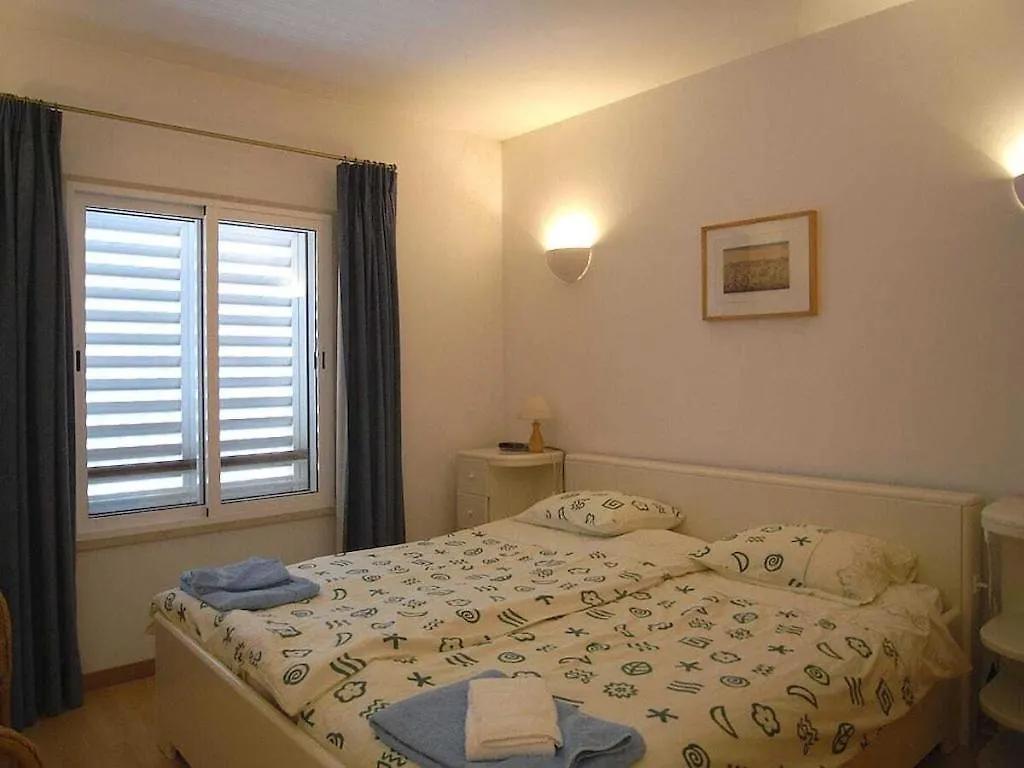 Botel Holiday Apartment With 1 Bedroom Lagos